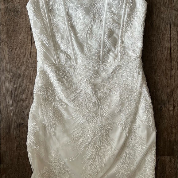 Lulus Dresses & Skirts - Stunning White Lace Dress